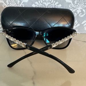 Chanel Cat Eye Silver chain white leather - no scratches!